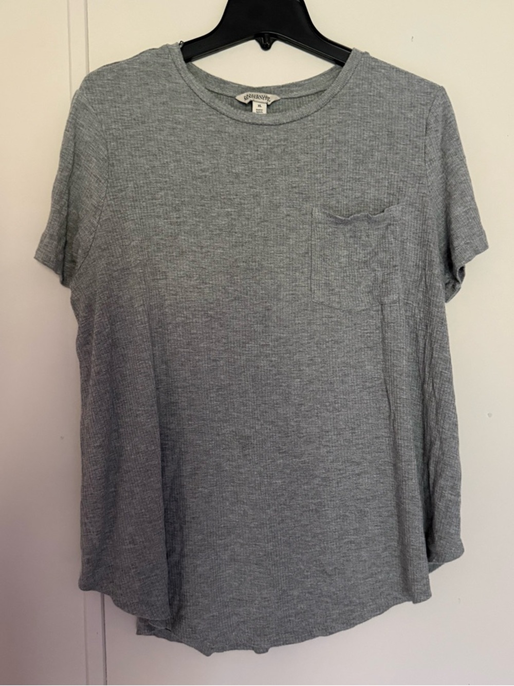 Destination Maternity Heather Gray Short Sleeve Pocket Tee